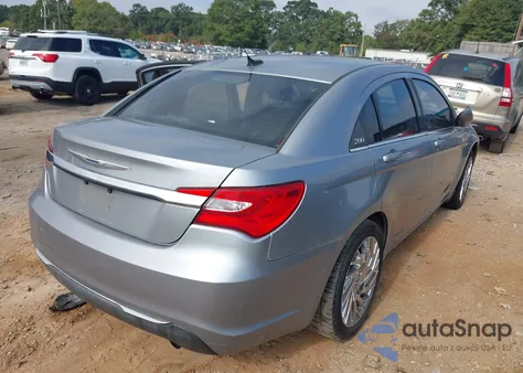 2014 Chrysler 200 Lx z USA, uszkodzony, nr VIN 1C3CCBAB7EN140741